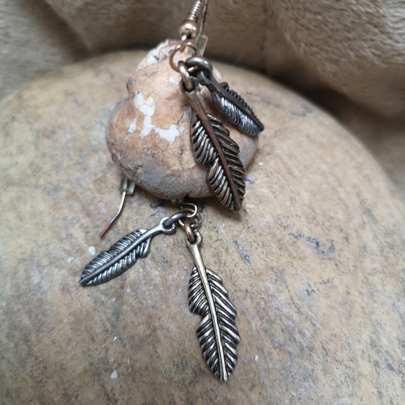 FREE WITH PURCHASE.Feather shapped earrings - Picture 2 of 2